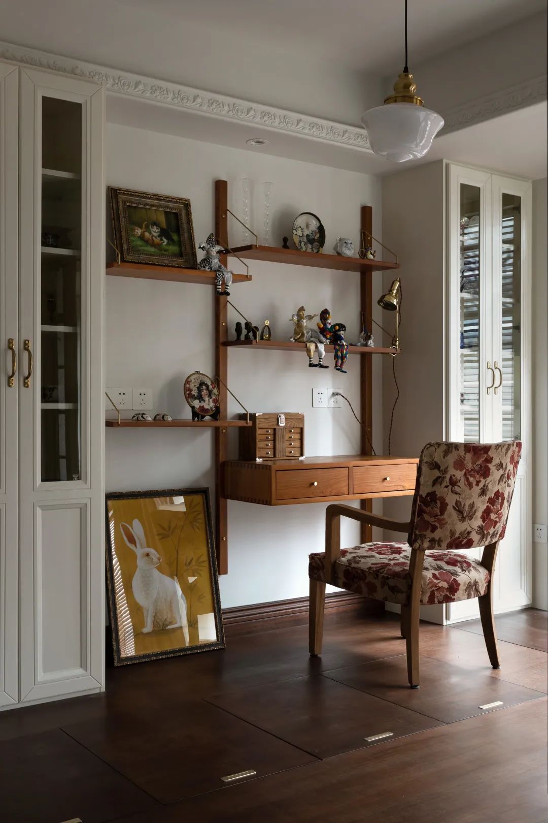 Đồ nội thất là yếu tố chính trong thiết kế chung cư phong cách Vintage. Việc lựa chọn đồ dùng phải mang tính hoài cổ và có dấu ấn của thời gian