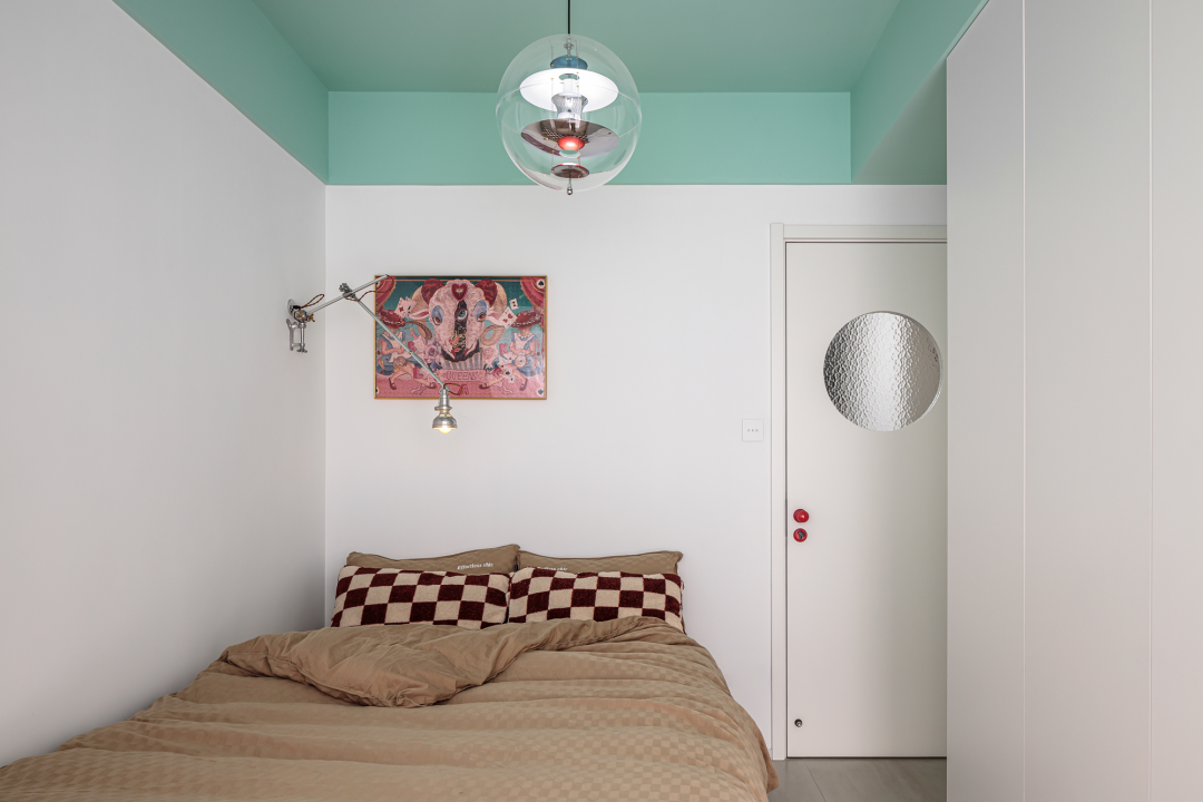 Phòng ngủ tối giản song vẫn đầy màu sắc cá nhân