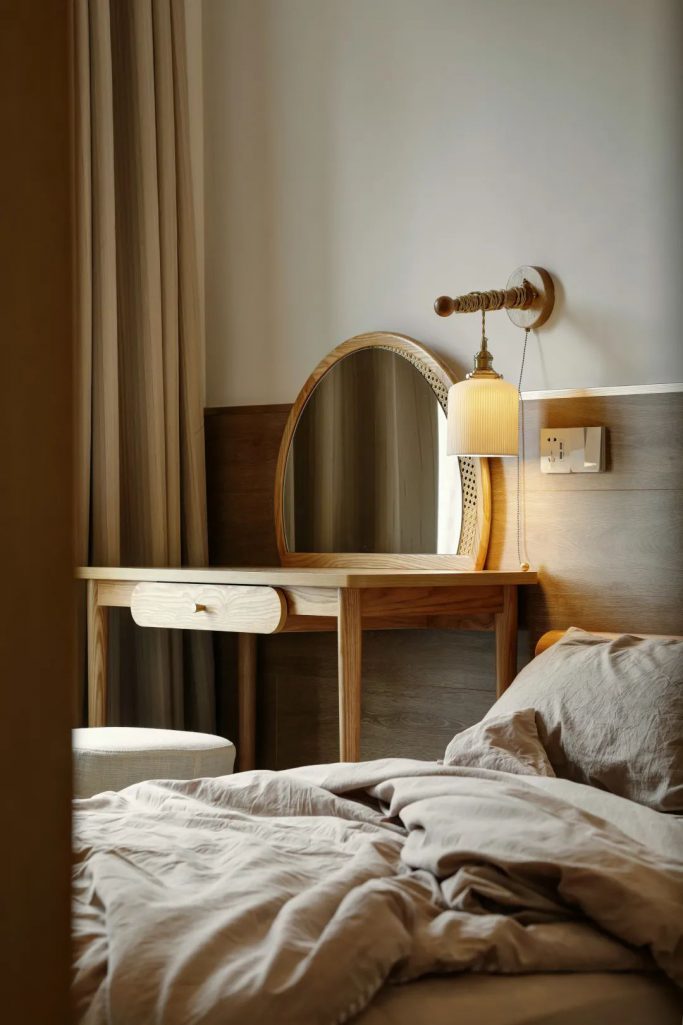 Phòng ngủ sử dụng gỗ làm vật liệu chính